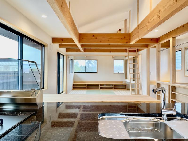 富士山一望！2阶Living的太阳能系统微风自然素材住宅丨探彩工房建築設計事務所-38