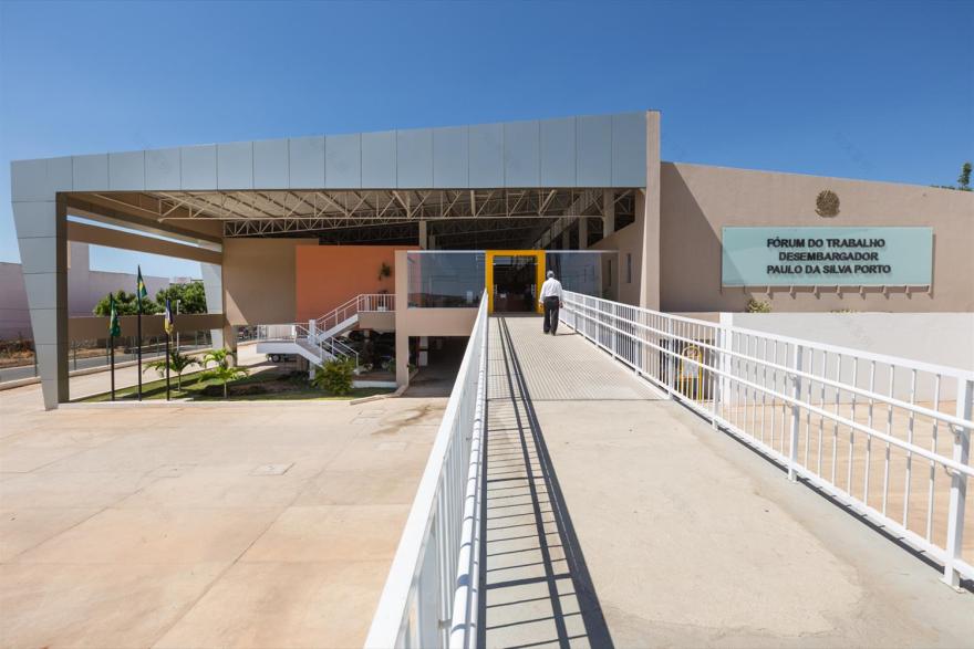 巴西卡里里劳工论坛办公建筑-1