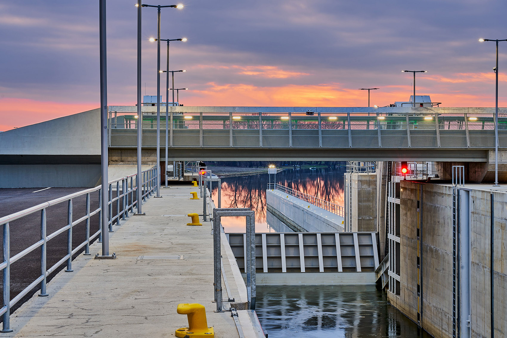 匈牙利 MosoniDanube 防洪闸门控制大楼丨TÉRHÁLÓZAT-53