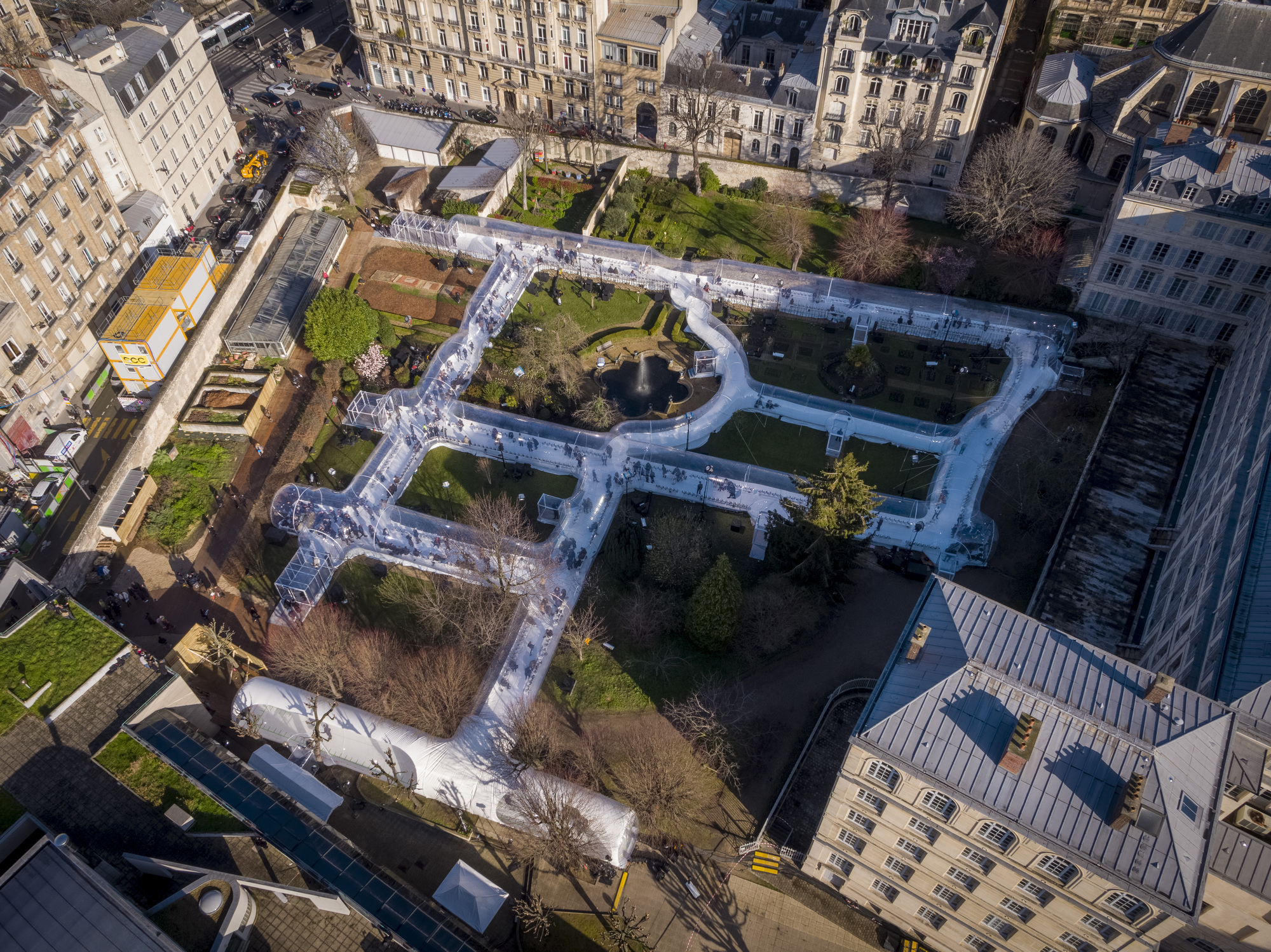 法国巴黎透明管道艺术装置丨Dosis-22