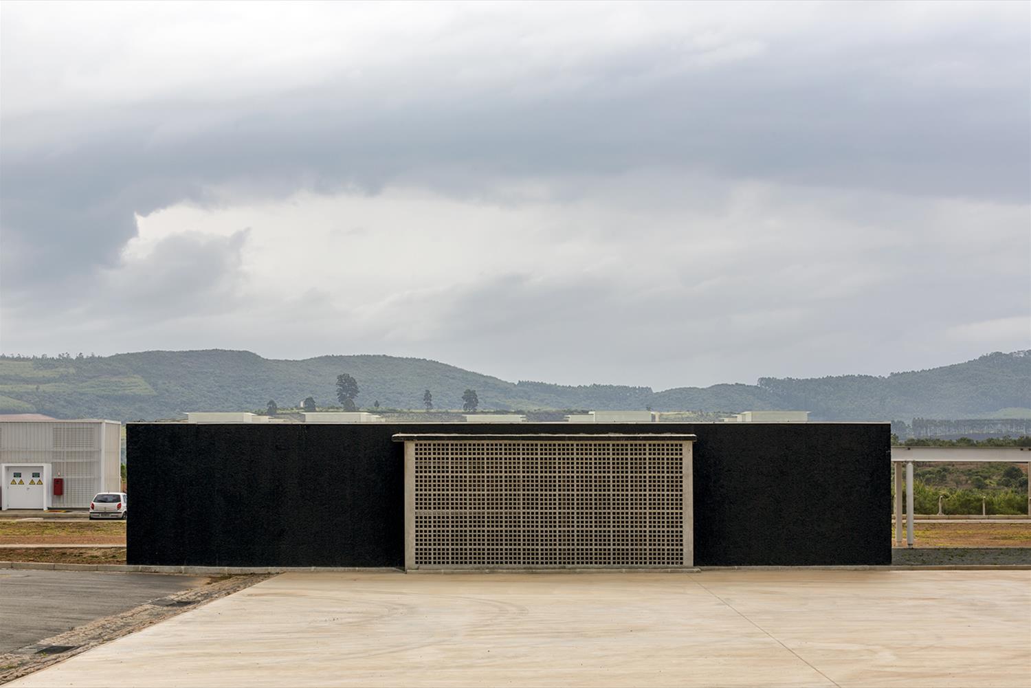 巴西 ThyssenKrupp Presta 工业园,LoebCapote 打造独特工业风格建筑-6