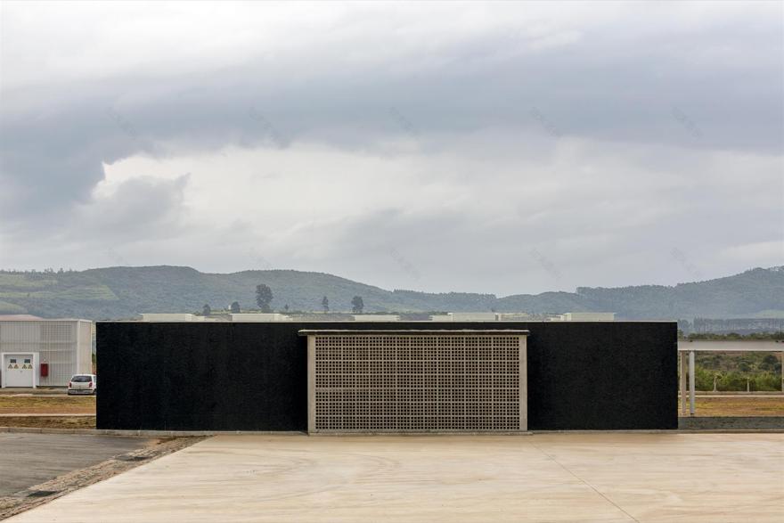 巴西 ThyssenKrupp Presta 工业园,LoebCapote 打造独特工业风格建筑-6