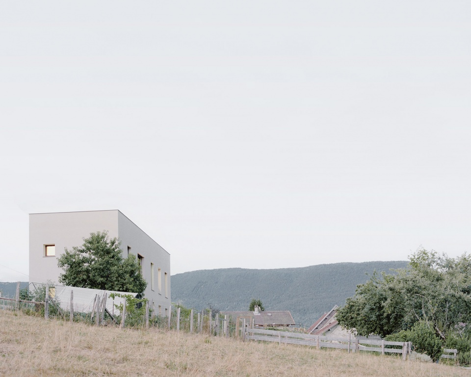 阿尔卑斯山下木结构小屋，法国 / studio razavi architecture-25