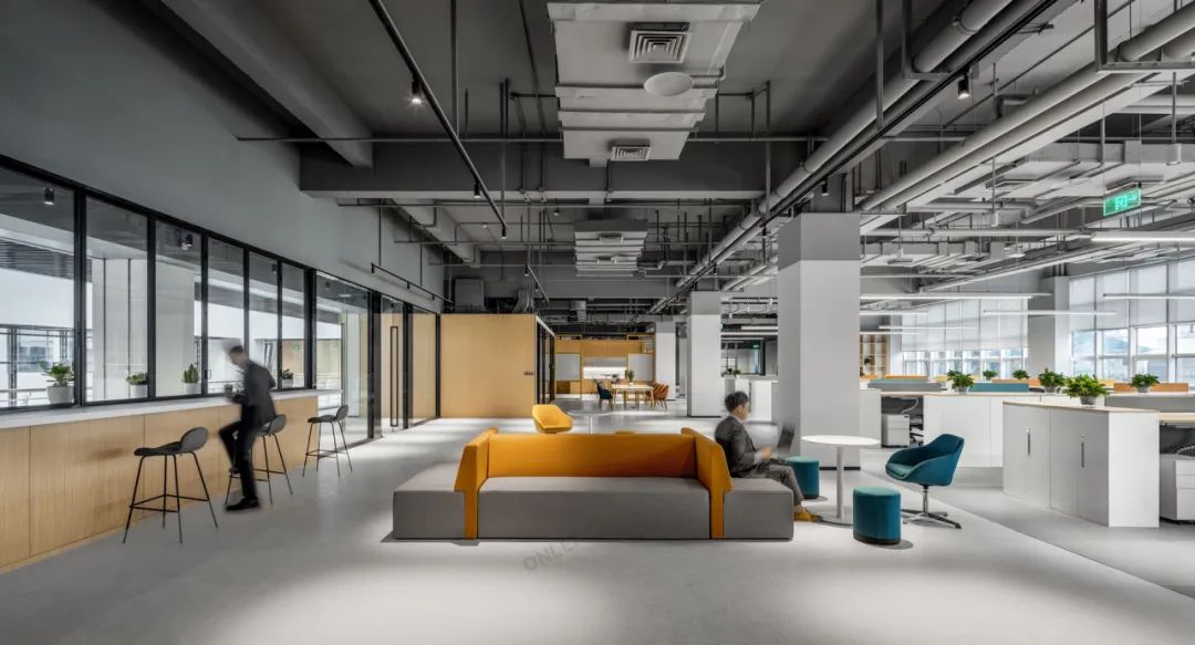 上海巴克斯酒业:科技前沿的灵动办公空间丨中国上海丨海太欧林-9