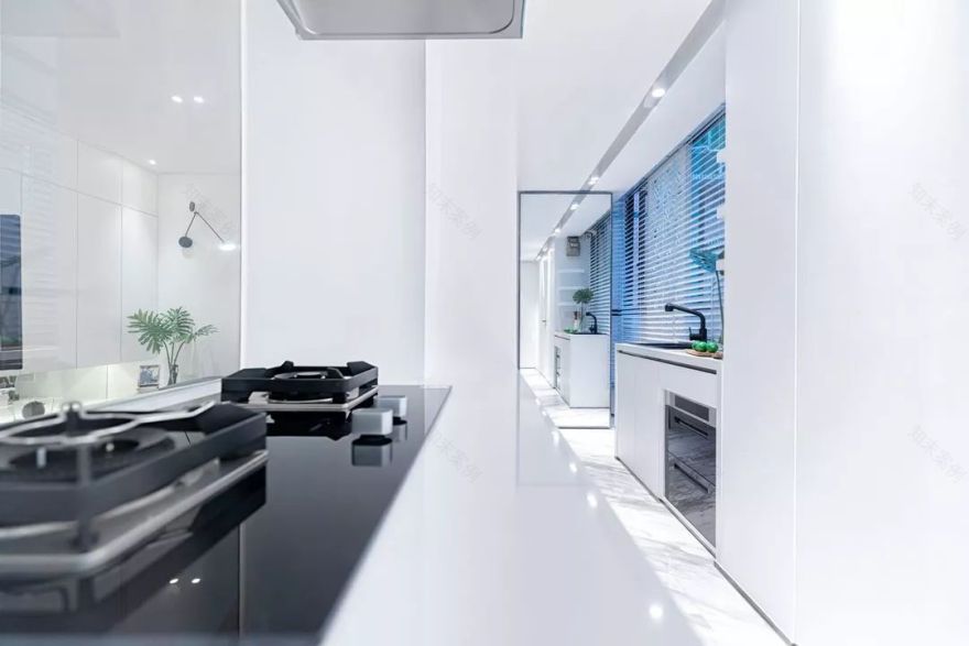 巧妙运用极简风让48㎡老城区小房呈现室内室外“格格不入” 李友友-4