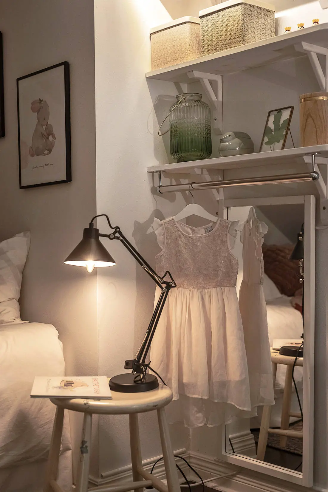 旧楼改造的灰色与白色中性 duplex-23