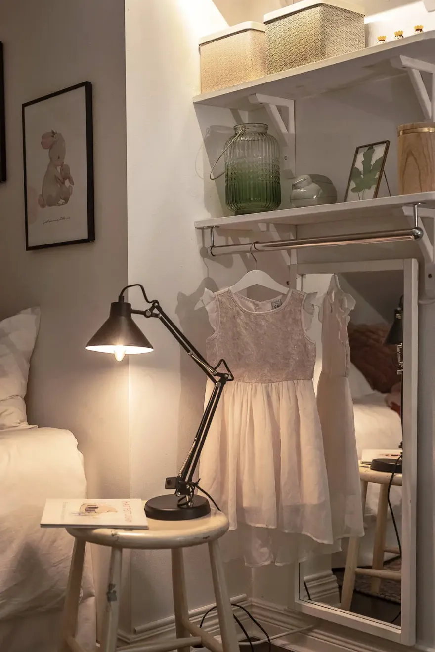 旧楼改造的灰色与白色中性 duplex-23