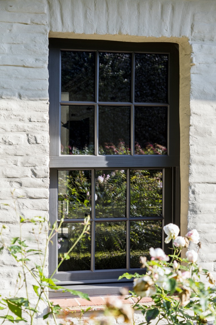 Landelijke villa met authentieke houten ramen en deuren-5