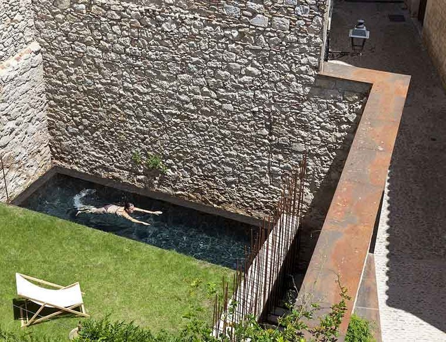 Medieval House Gets a Contemporary Renovation in Catalonia-25