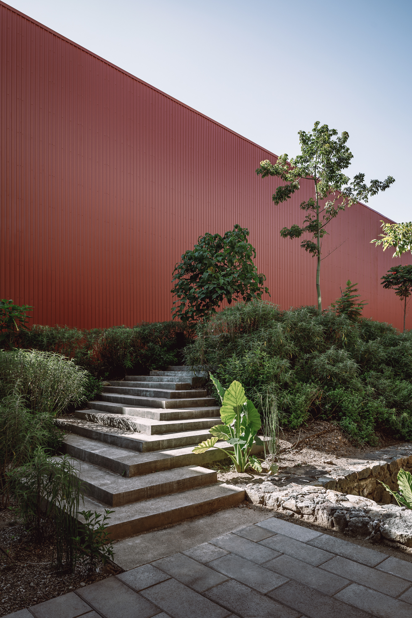 工业与花园的结合：CBG园区 / Estudio MMX+Luis Campos-16