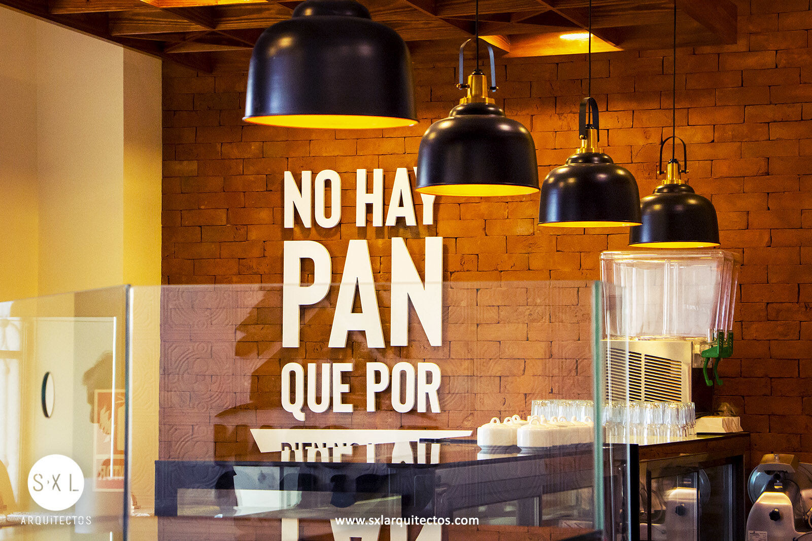 融合传统与创新的 Gran Molino Colón 咖啡馆-6