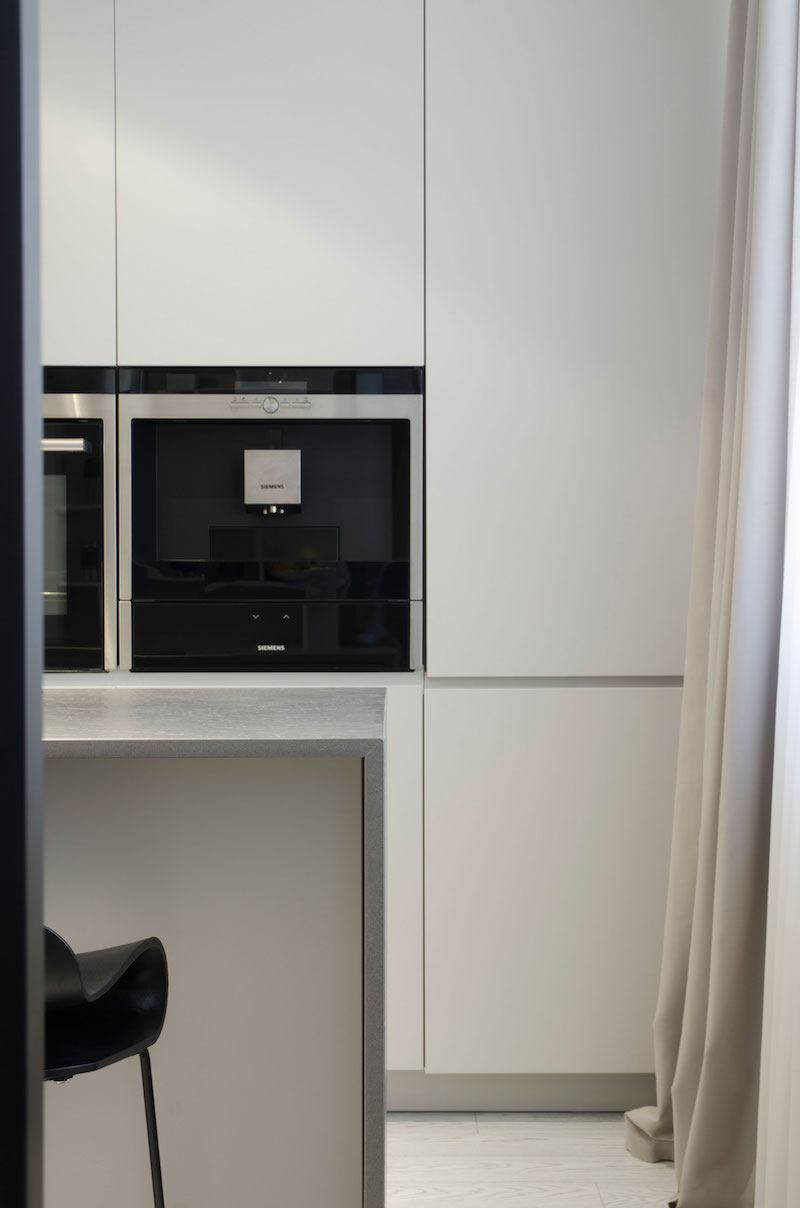 Stylish Flat Gives Minimalism A Gothic Magnetism-8