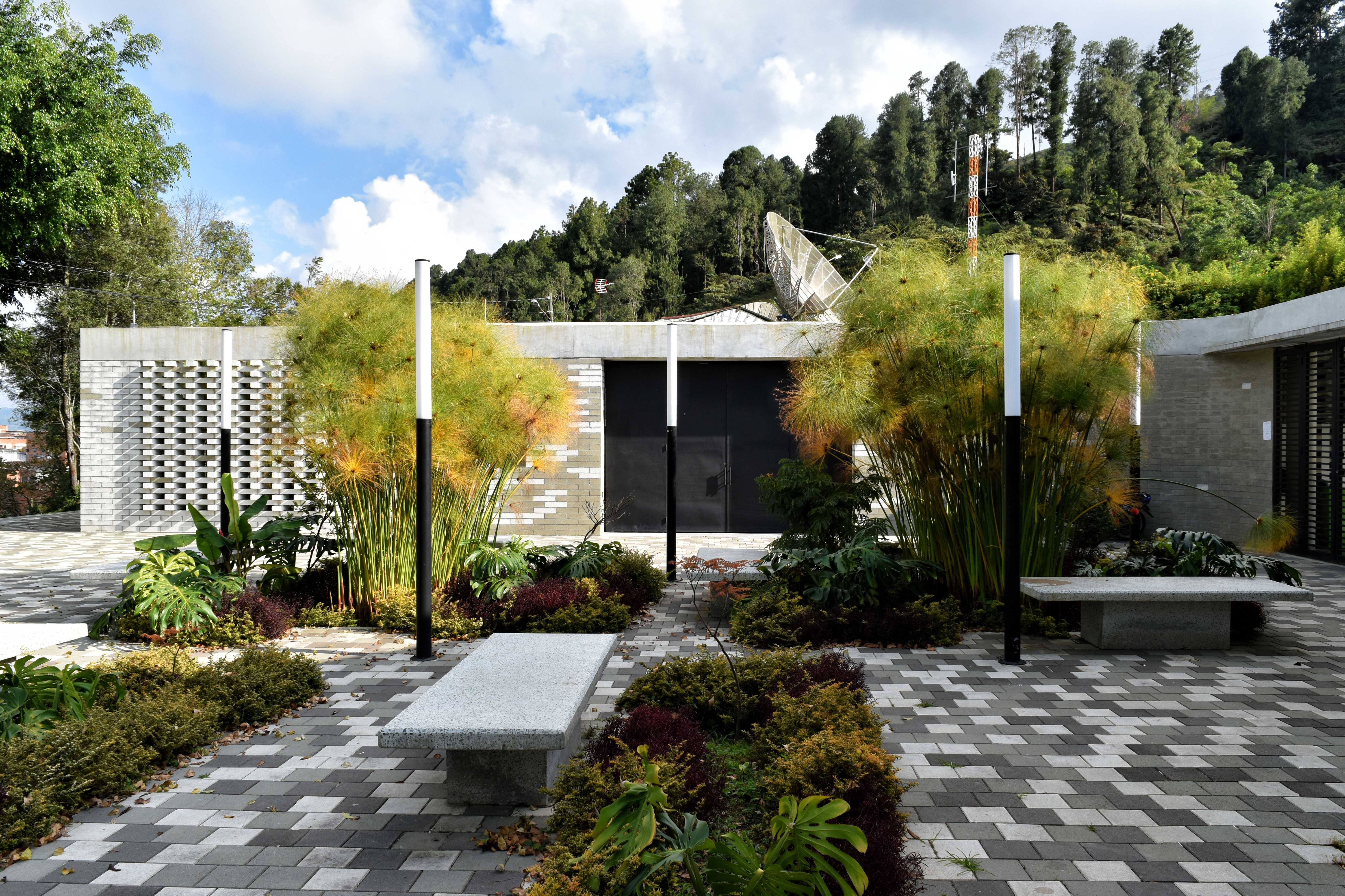 raices educational park 4-23