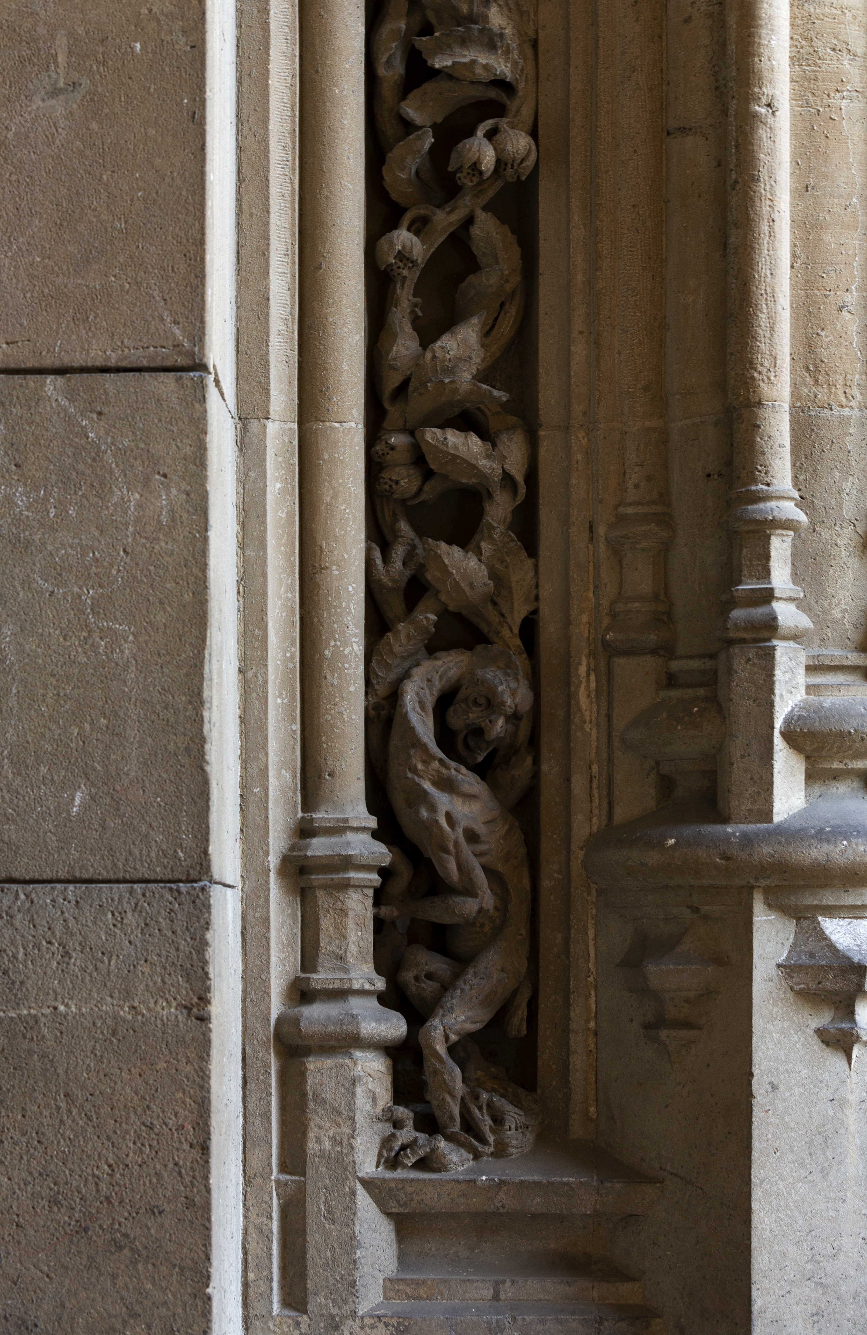 Extrañas criaturas en la catedral de Vitoria Parte 1-6