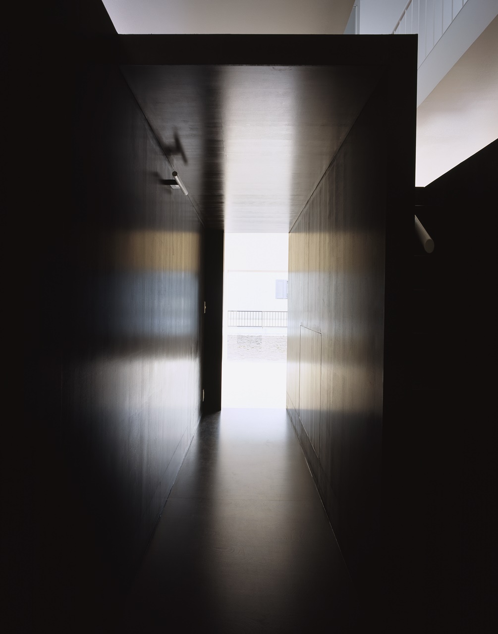 青い家（Blue house）丨日本大分丨塩塚隆生アトリエ（意匠）,大賀成典（構造）,河野設備設計室（設備）-14