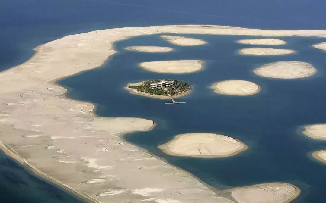 土豪沙特又出神作？450米高山里凿了个“倒立大楼”，进门先坐船钻山洞！网友：先等TheLine建成再说吧……-146