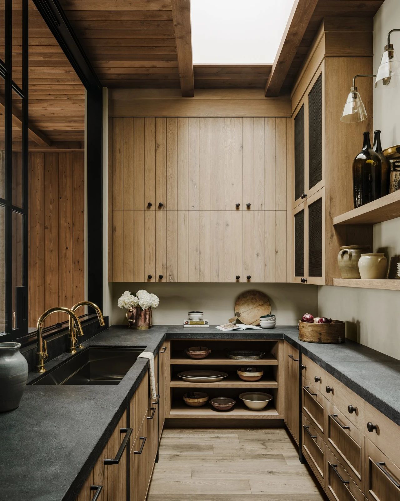 “Stranded in Paradise”（滞留天堂）-85