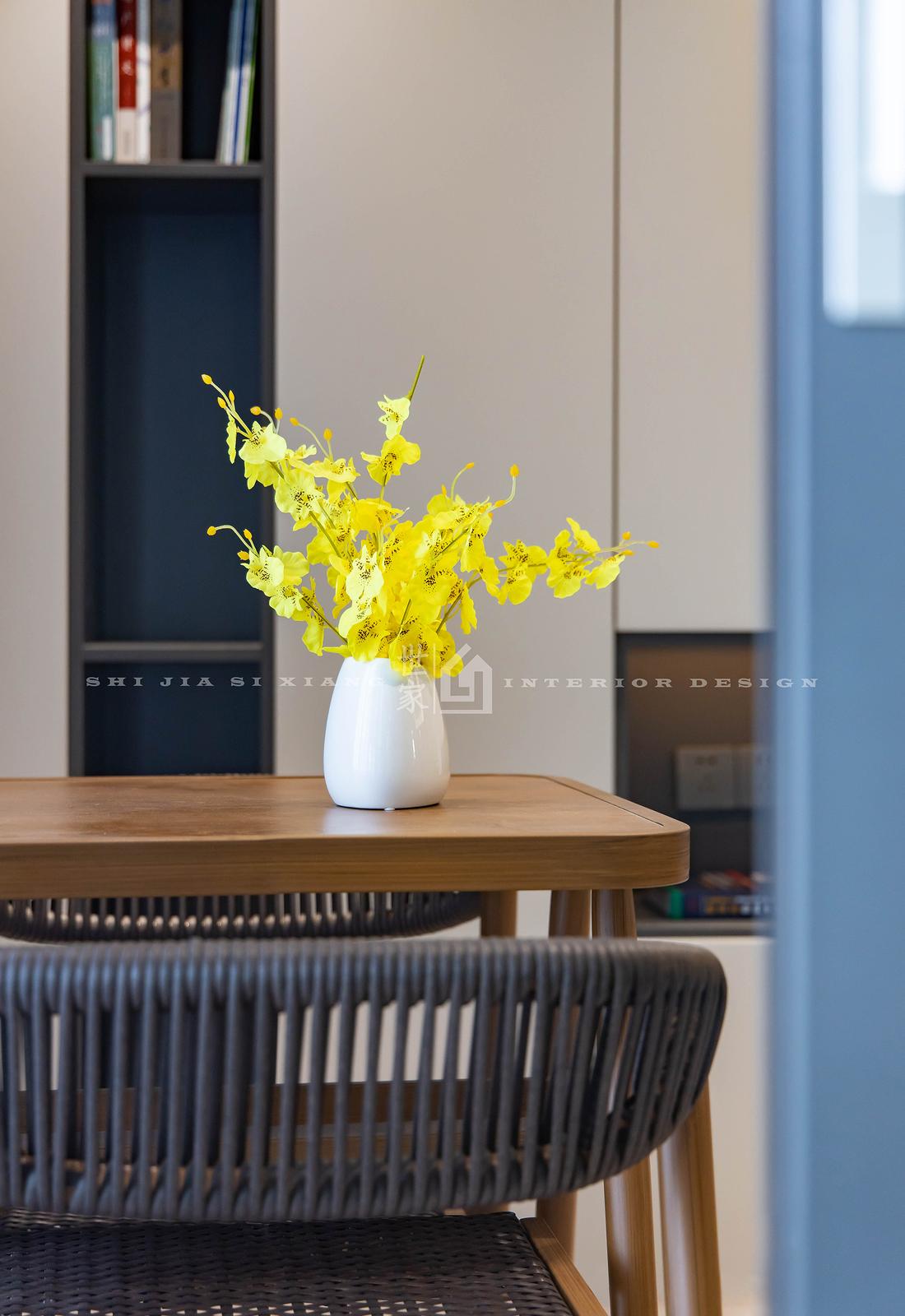 现代轻奢四居室装修设计-84