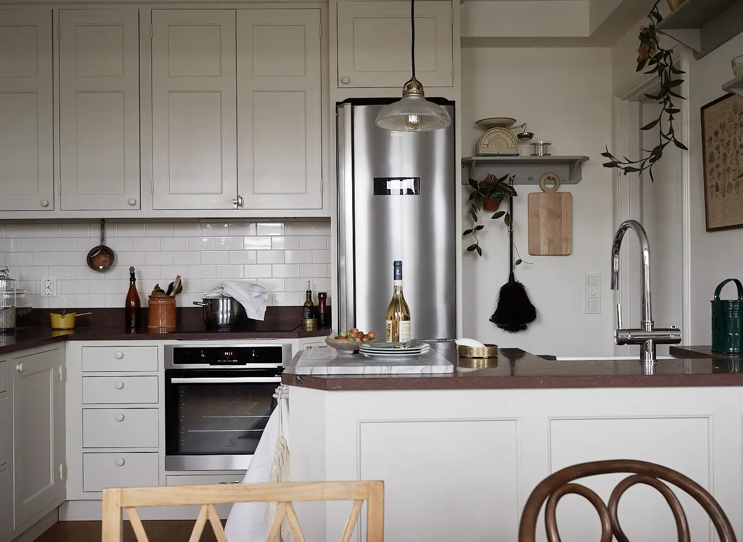 瑞典老建筑里的温馨复古公寓-13