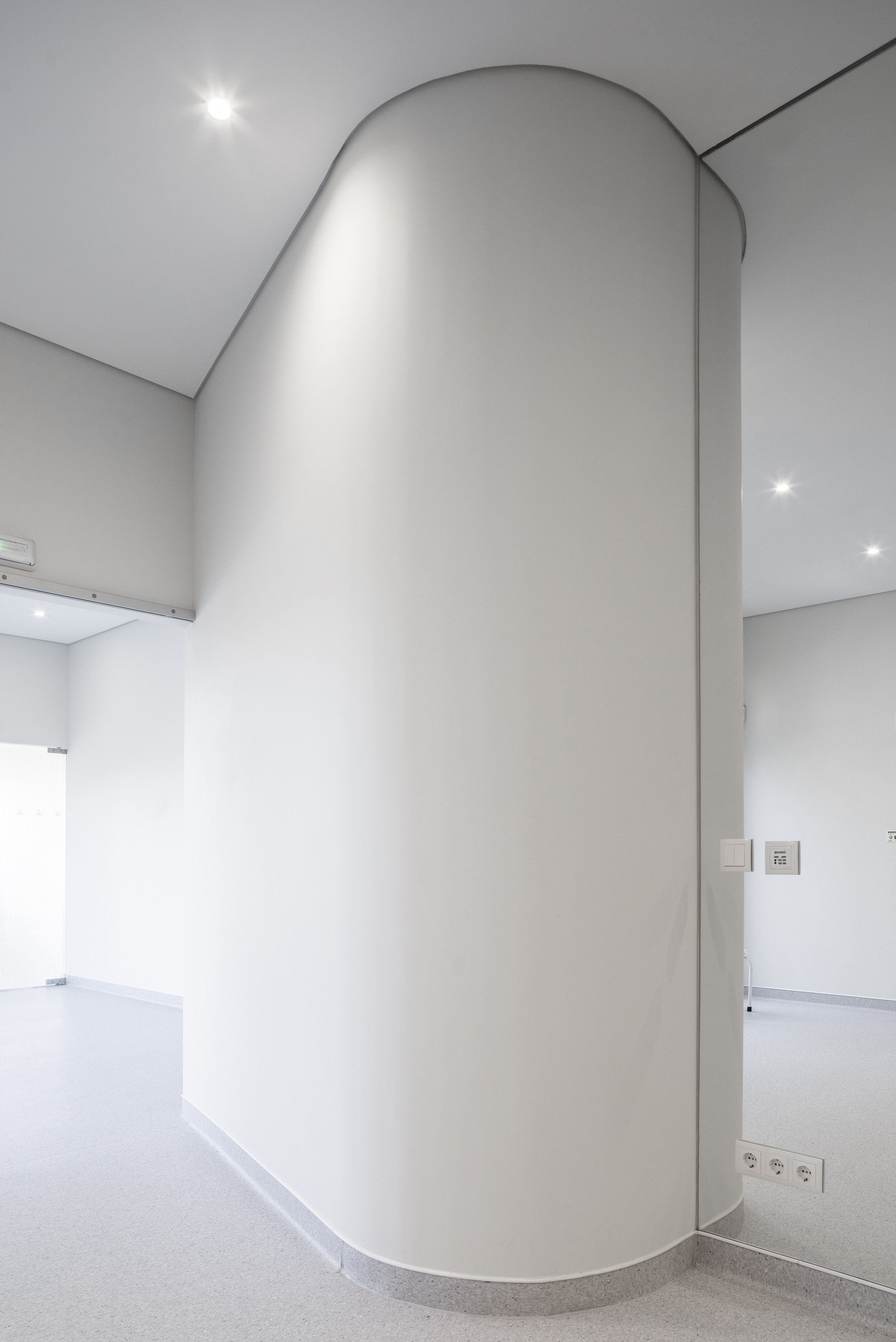 Physiotherapy Clinic / Hinterland Architecture Studio-40