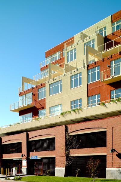 埃默里车站露台公寓（注：Terraces可理解为露台，但如果这是个特定的建筑、小区之类的名称，Terraces可能只是名称组成部分，可根据实际情况调整，这里暂按常见的居住类建筑名称来翻译；EmeryStation可直译为埃默里车站，同样若有特定名称译法需依实际而定） 丨Heller Manus Architects-23