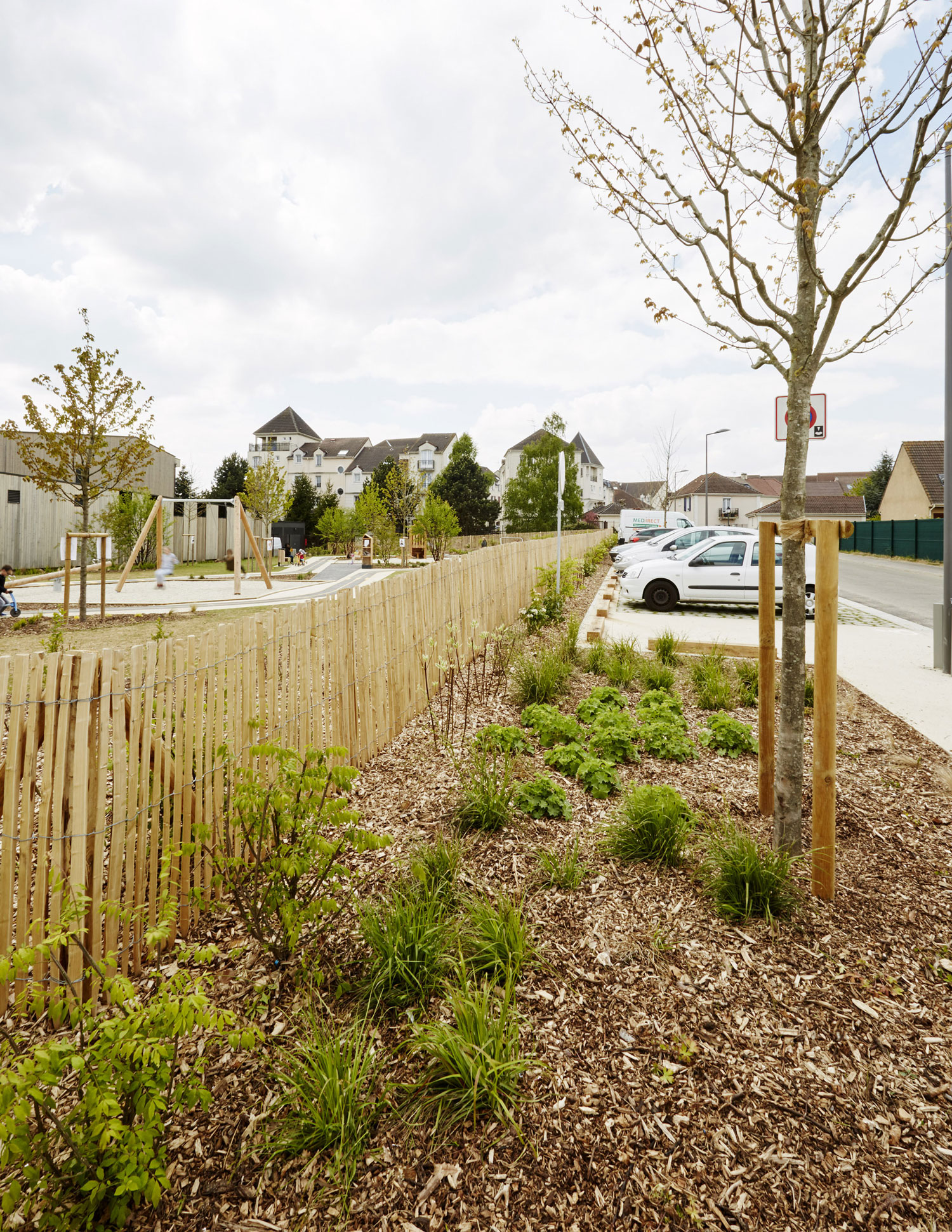 法国 Courdimanche 公园游乐场 | 绿意盎然的城市空间-21