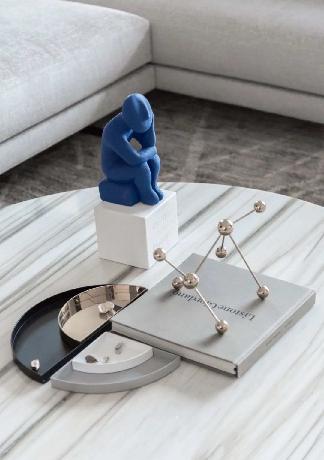 高级灰打造现代客厅的魅力-33