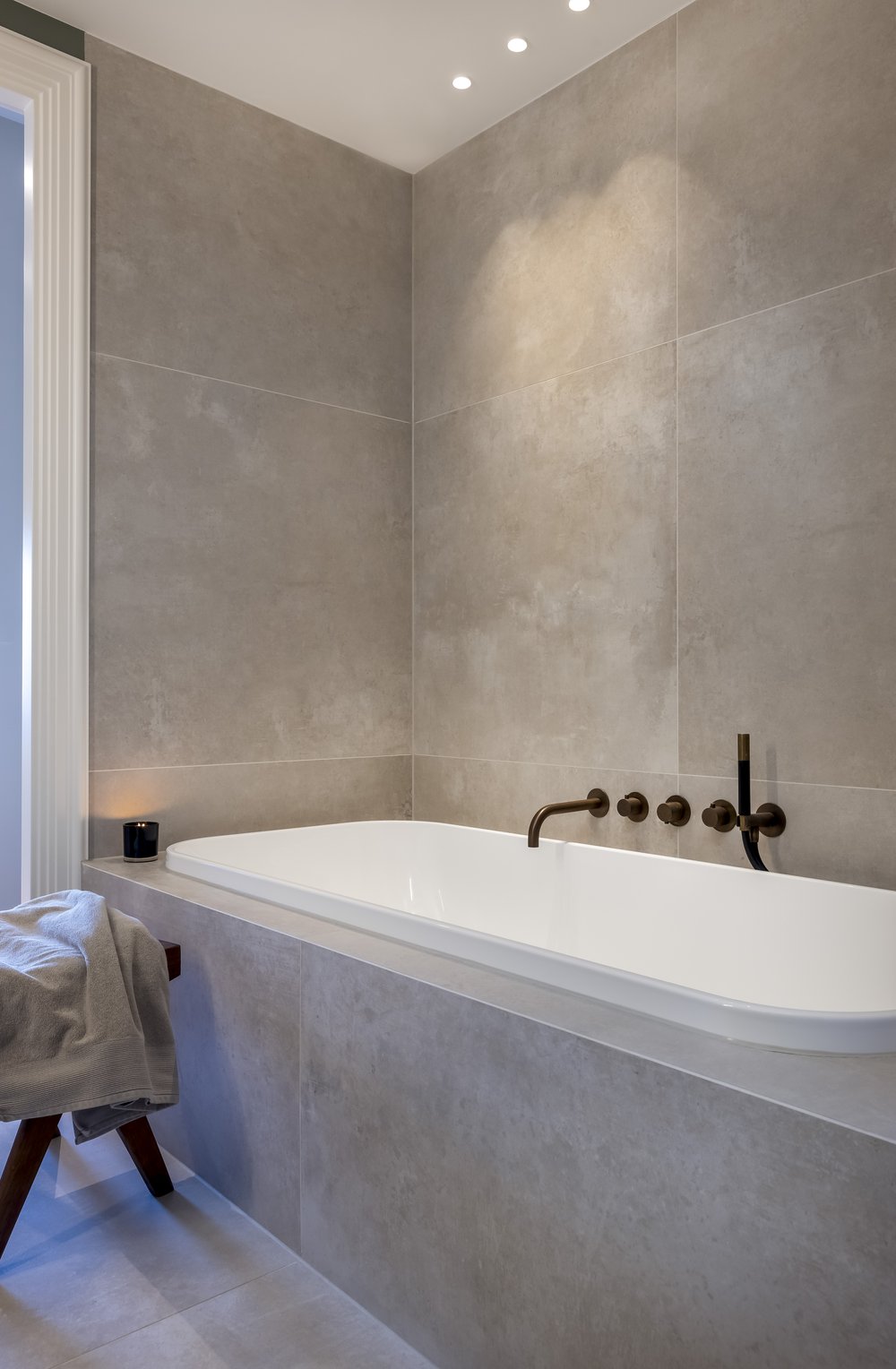 The monochrome apartment-13