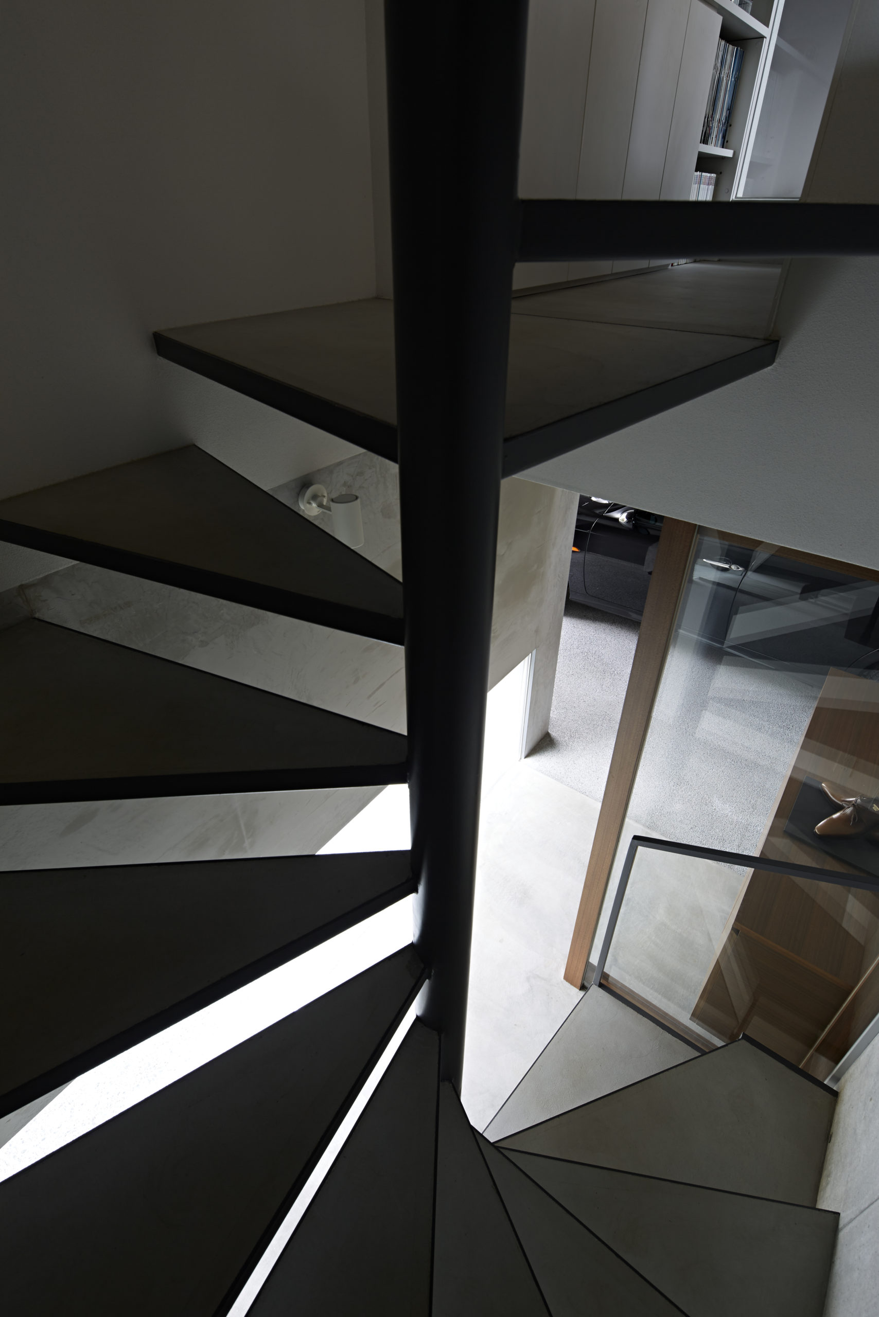 garage house with morning light courtyard | Genki Tsubasa Architects and Associates-13