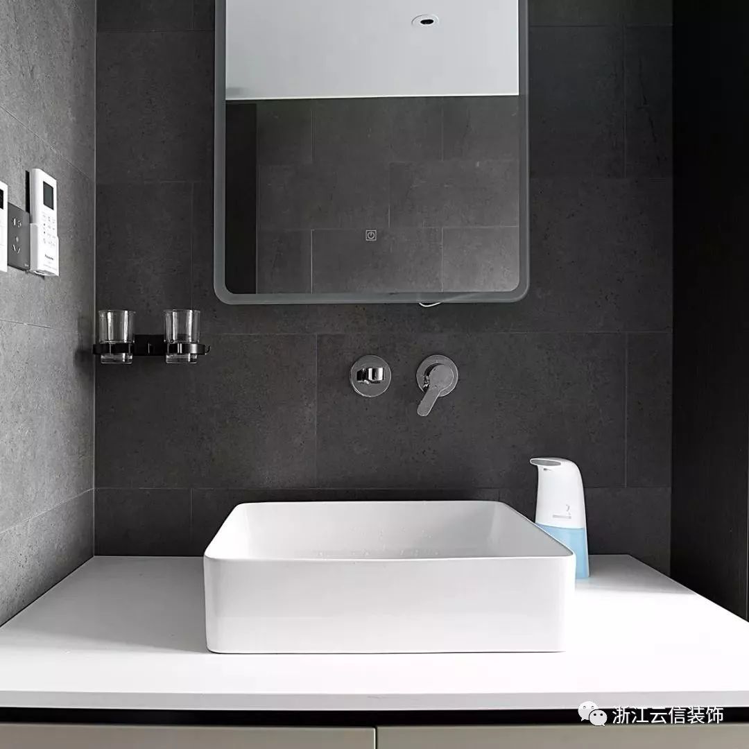 极简黑白灰，打造温馨高级住宅-88