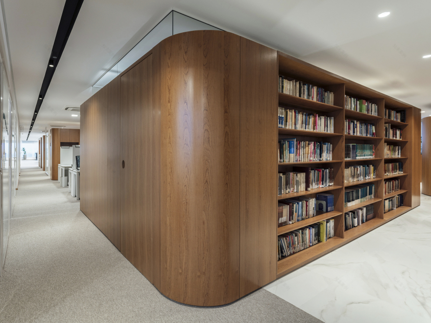 Silveiro 律师事务所办公室——有机设计展现流动空间-1