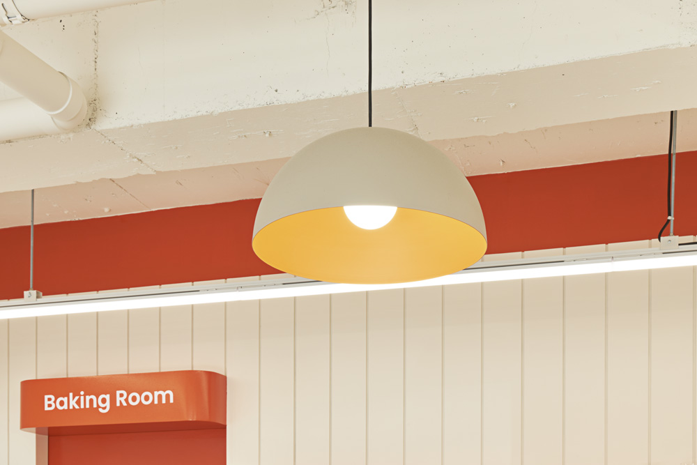 11 坪可爱红色甜品店的温馨室内设计-8