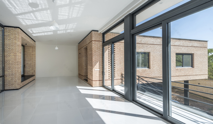 伊朗纳坦兹郊区简约别墅设计-37