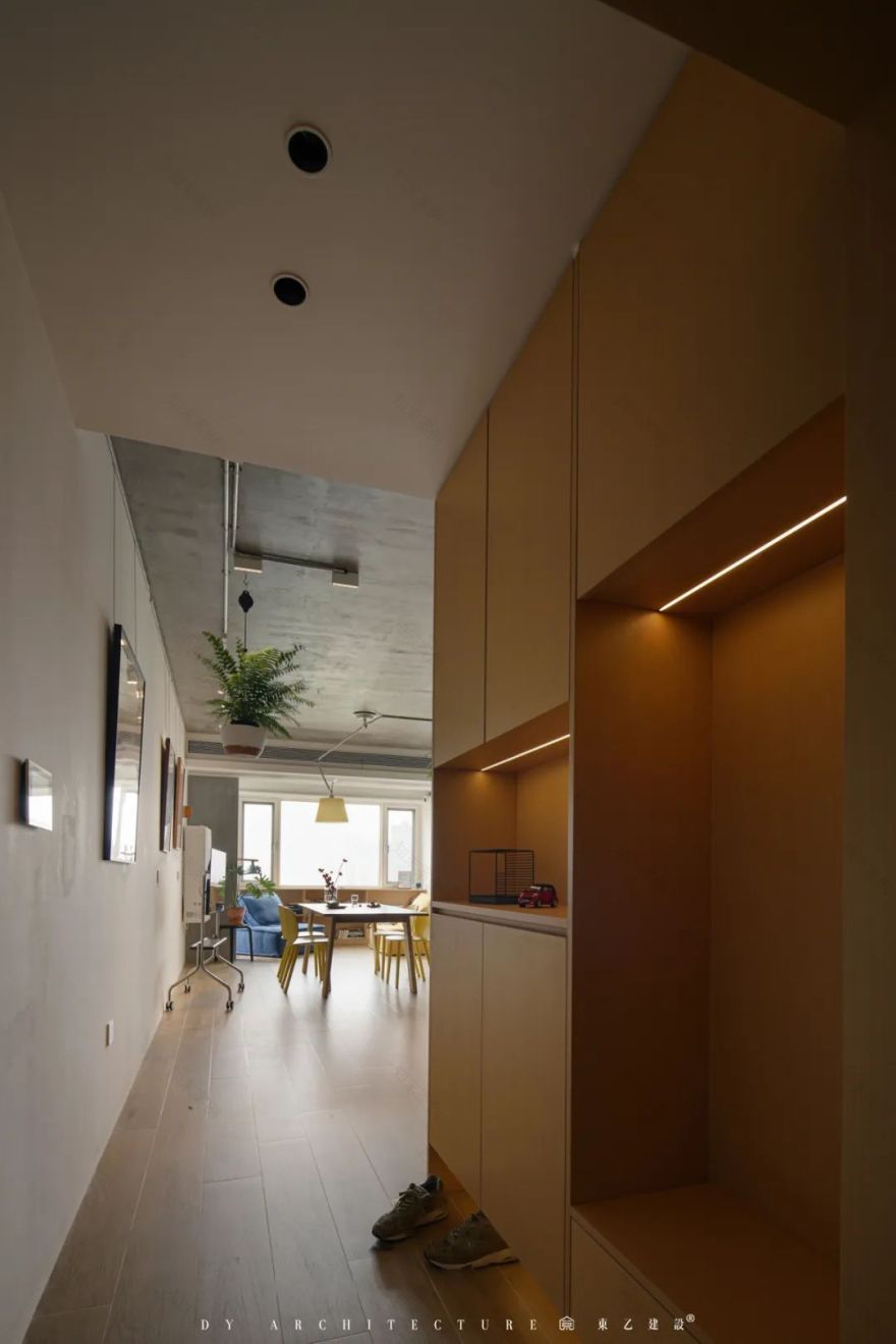 原始粗狂的混凝土裸顶遇上紧凑小三房,这酷酷的松弛感真让人着迷丨中国长沙丨東乙建设-127