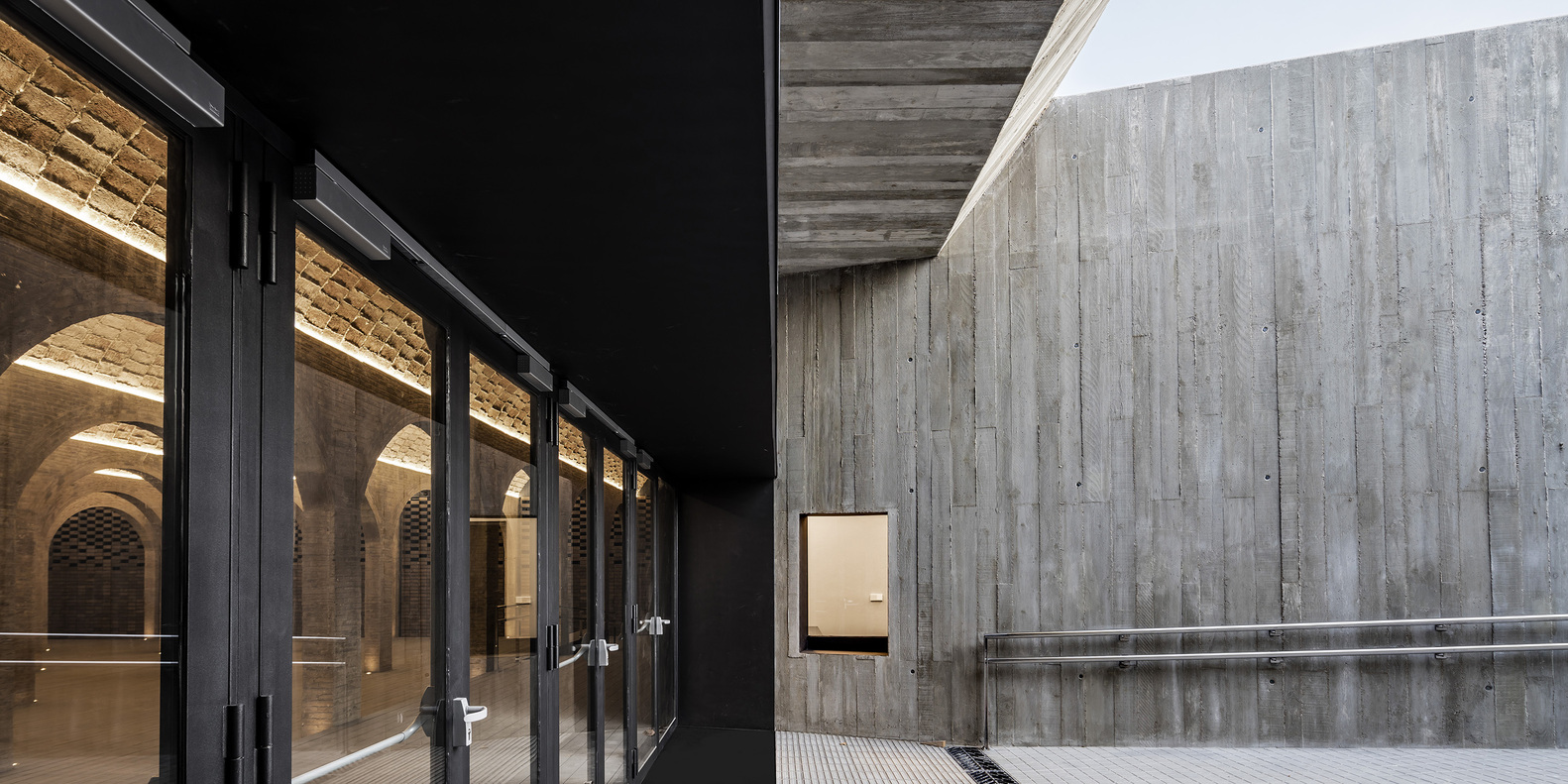 古堡水塔重生,历史与现代交融的公共空间-23