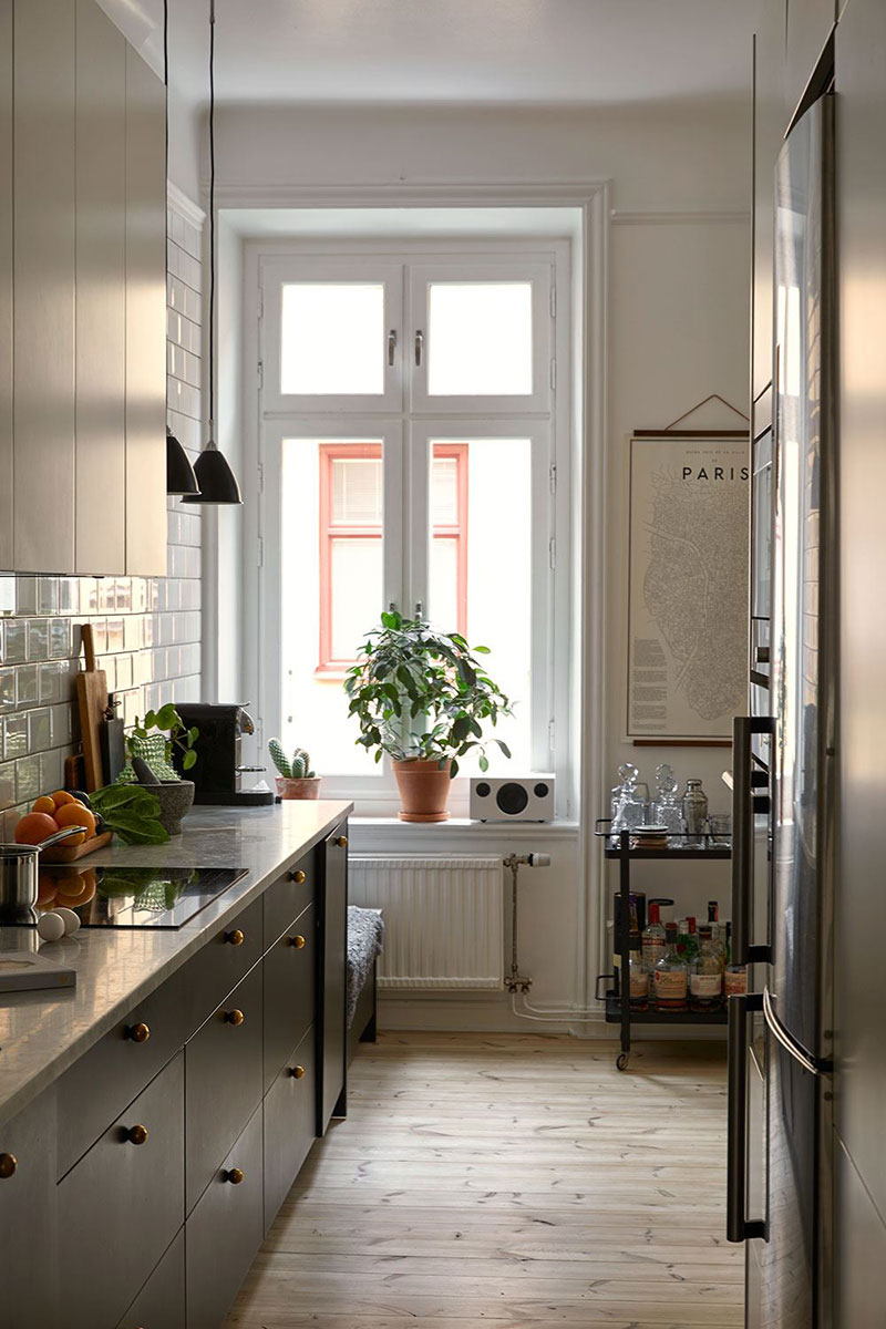 斯德哥尔摩黑白公寓，绿植细节打造舒适空间-12