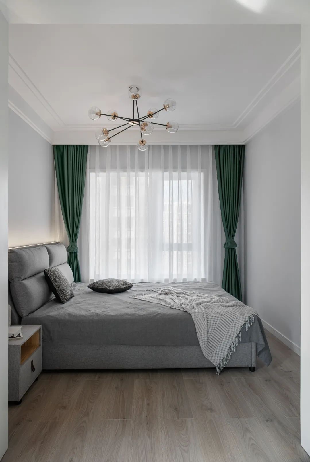 重庆融创春晖十里雍和府 | 黑白灰里的现代简约温情-35