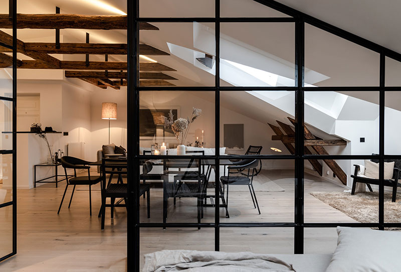 瑞典时尚阁楼公寓 | 玻璃隔墙与木梁的完美结合-19