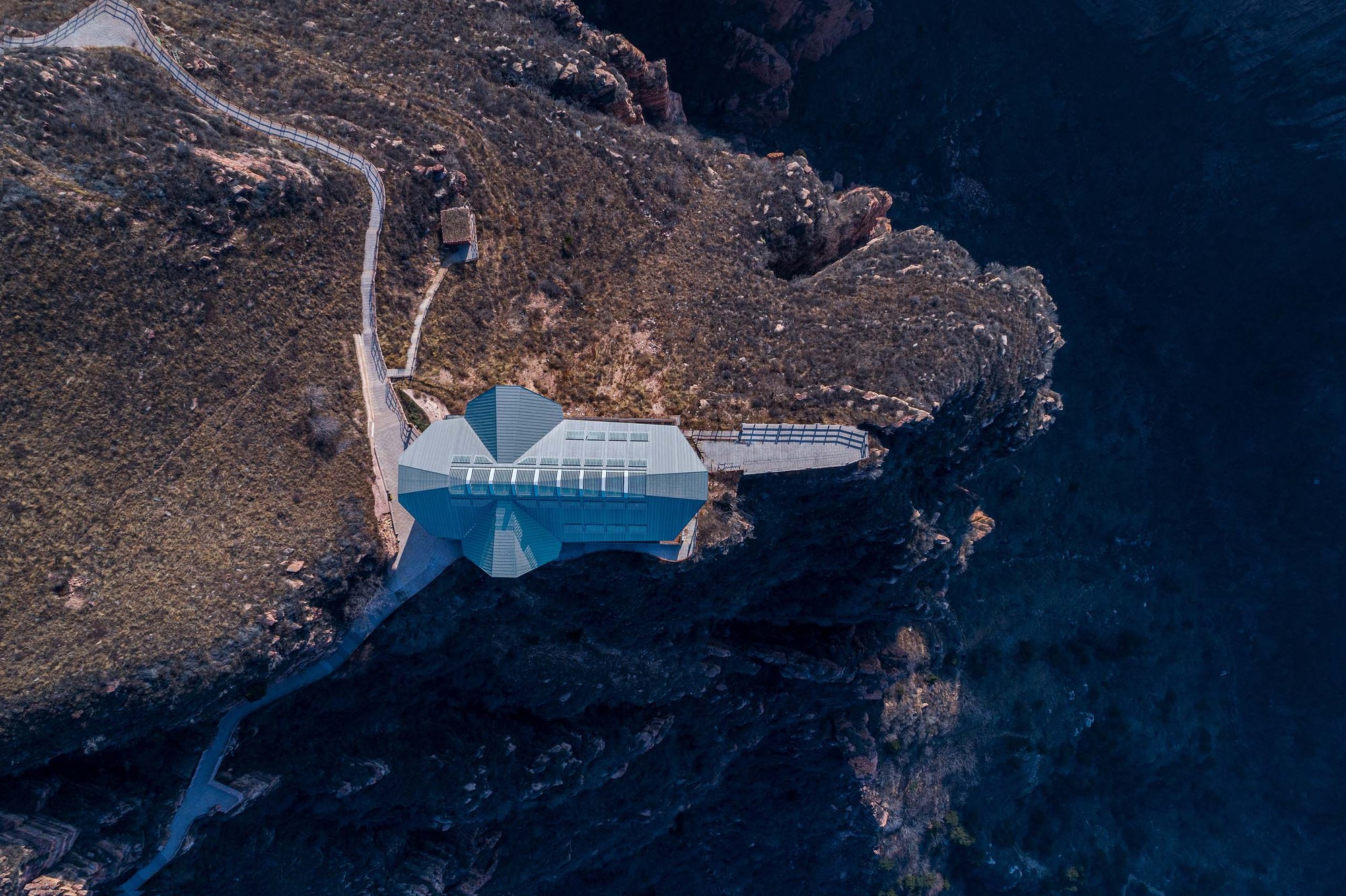 Restaurant on the Cliff / Skyland Architecture-40