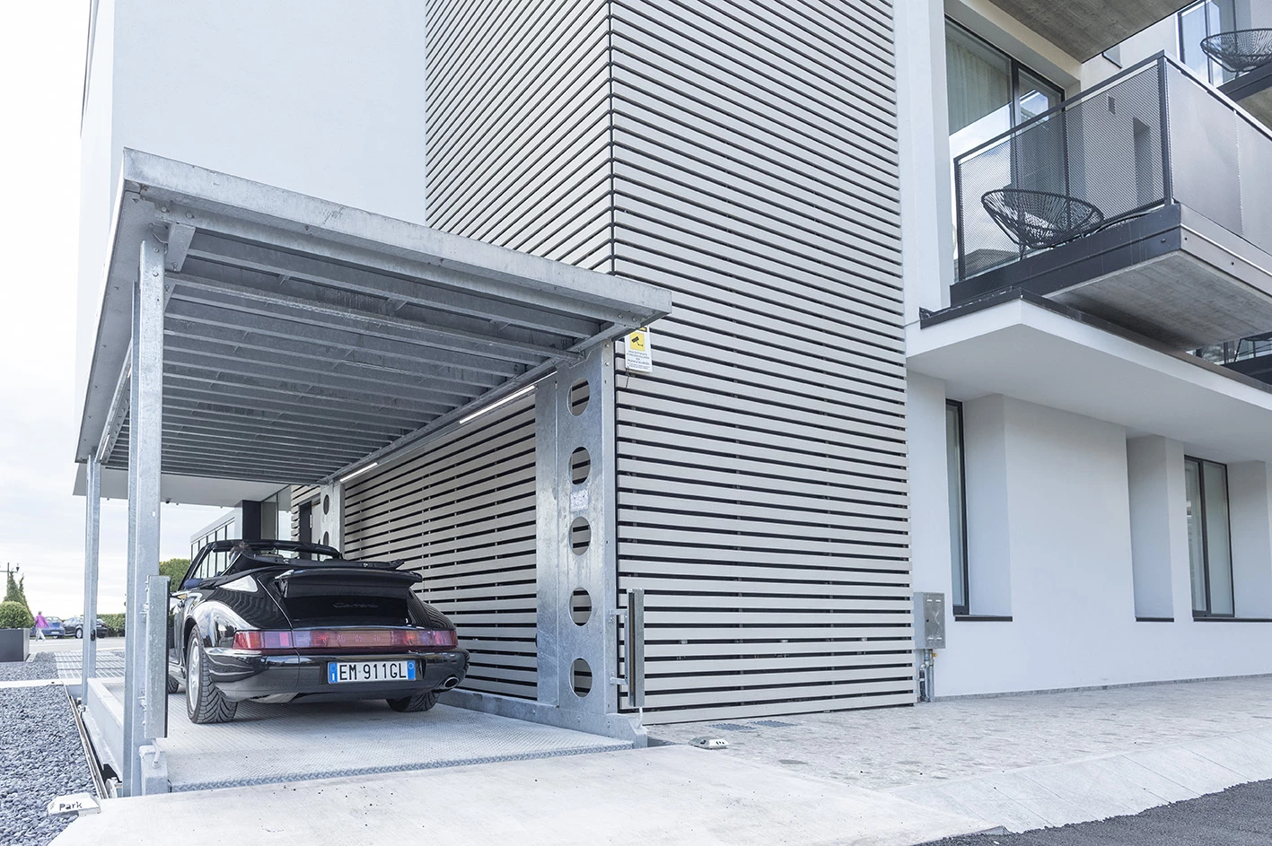 意大利湖畔酒店智能停车设计-15