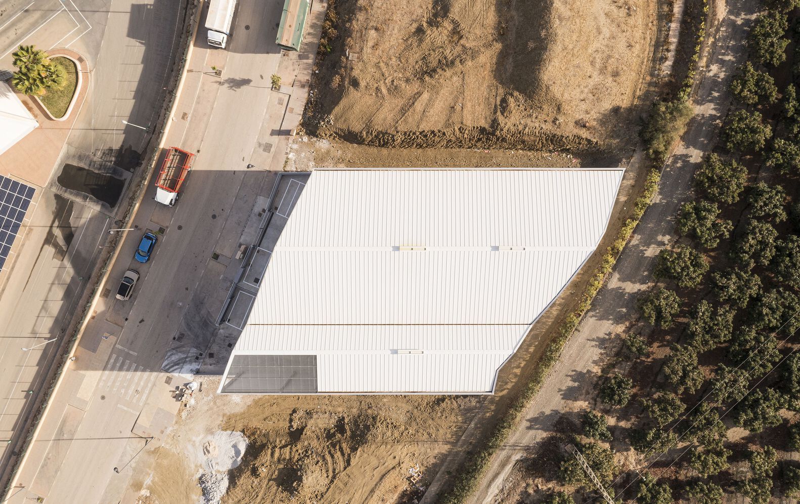 西班牙水果和蔬菜中心Raspa y Amagado建筑丨FORarquitectura-4