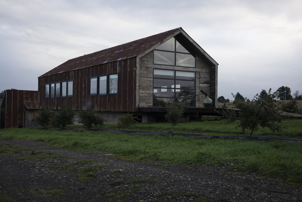 智利 La Trufera 房子 · 旧谷仓的环保再利用-28