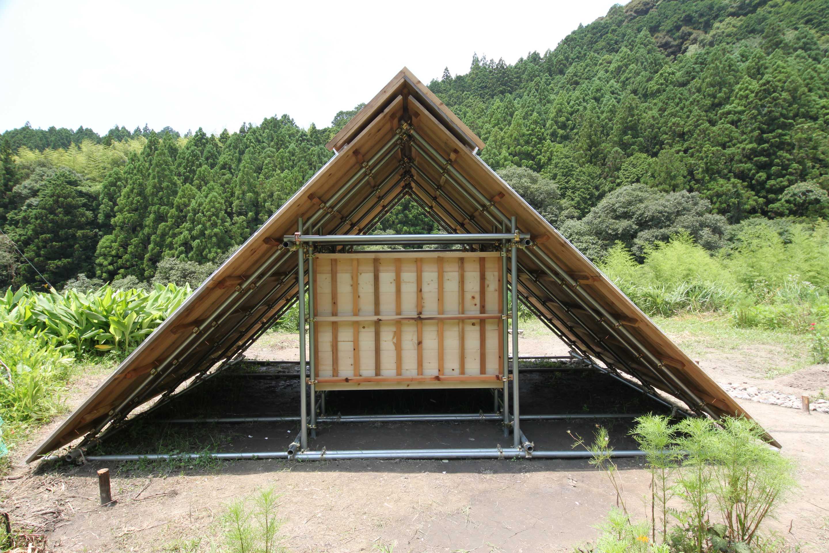 日本荒村自建神道神社，钢管木板创造神圣空间-5
