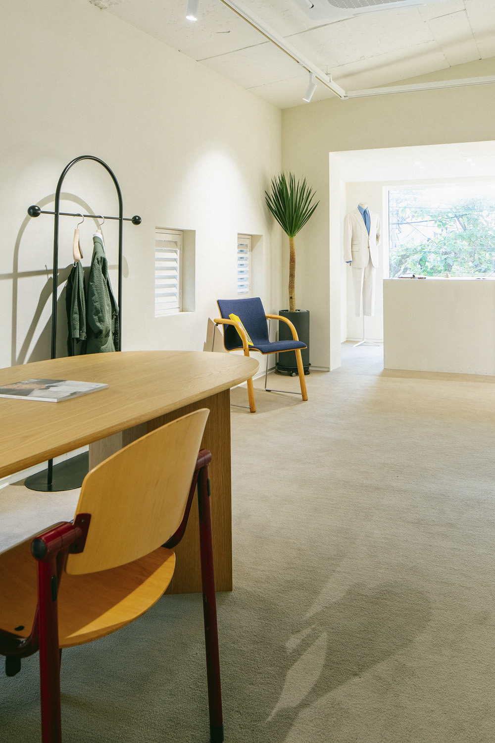 首尔白色与原木高级男装店 尽显简约魅力-14