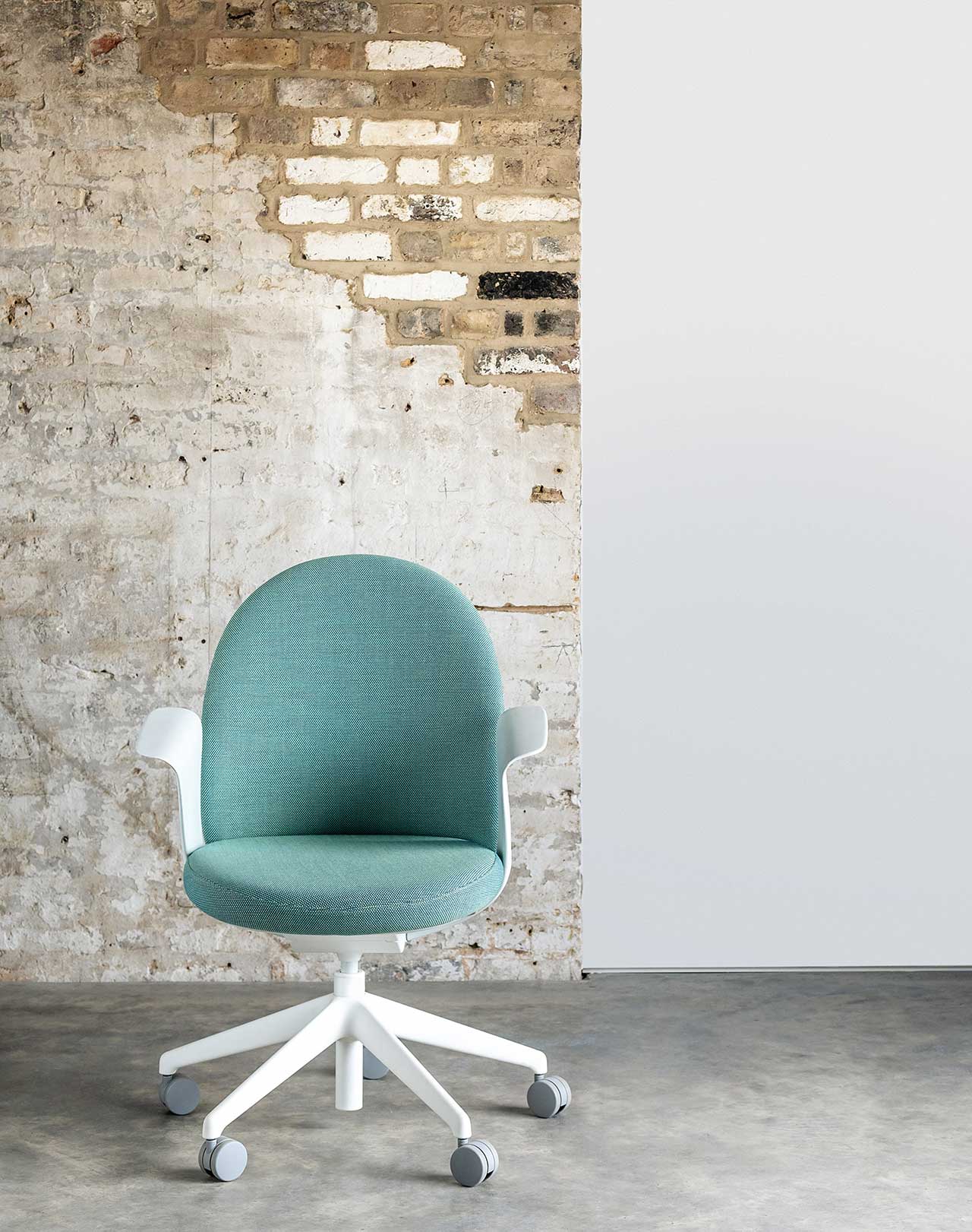 简约流线,打造适应现代办公的 Essa 任务椅-28