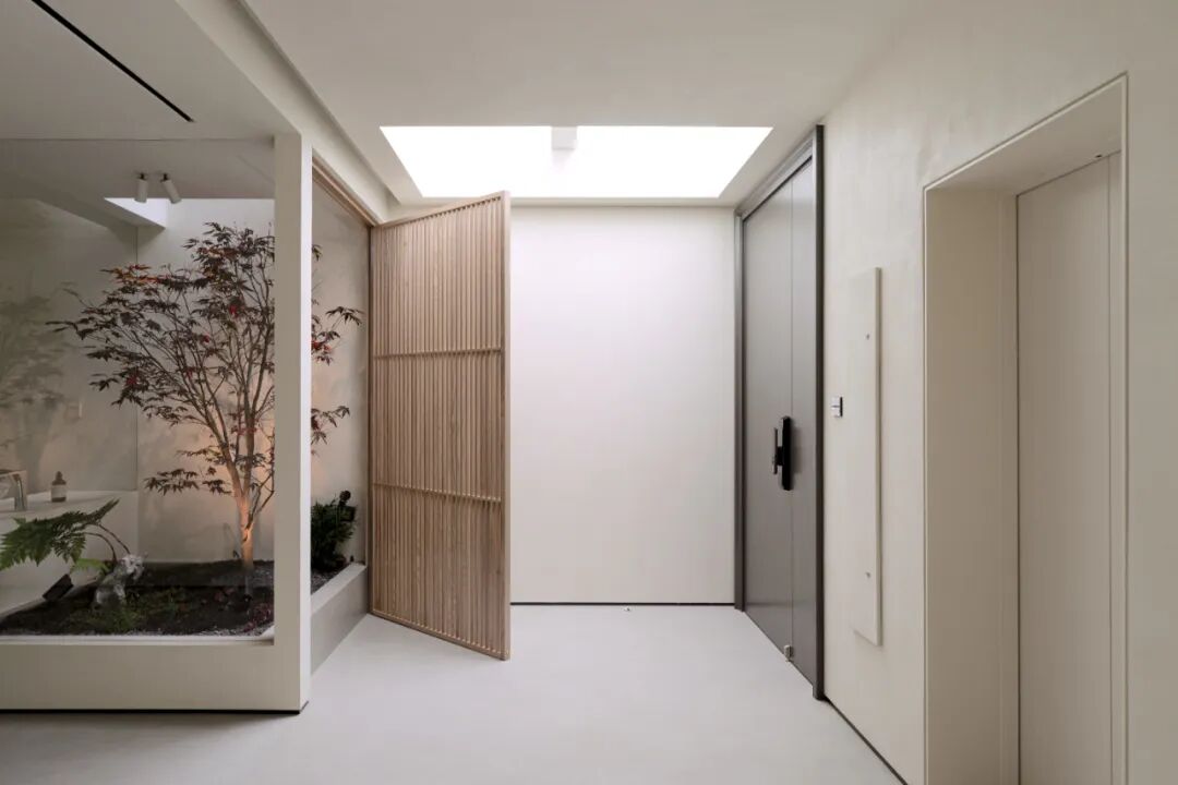 BENSONDESIGN原创设计丨400㎡被自然环绕的极简别墅-16