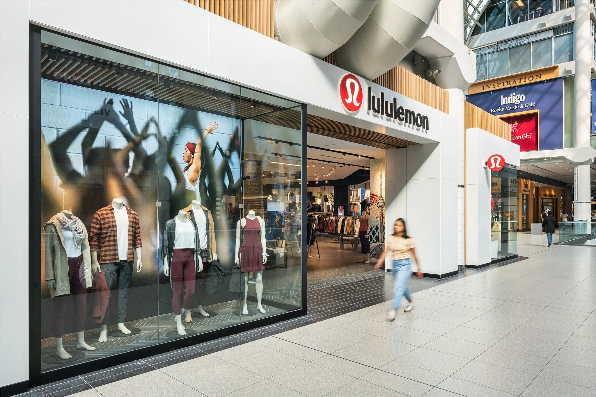 Lululemon Eaton Centre-10