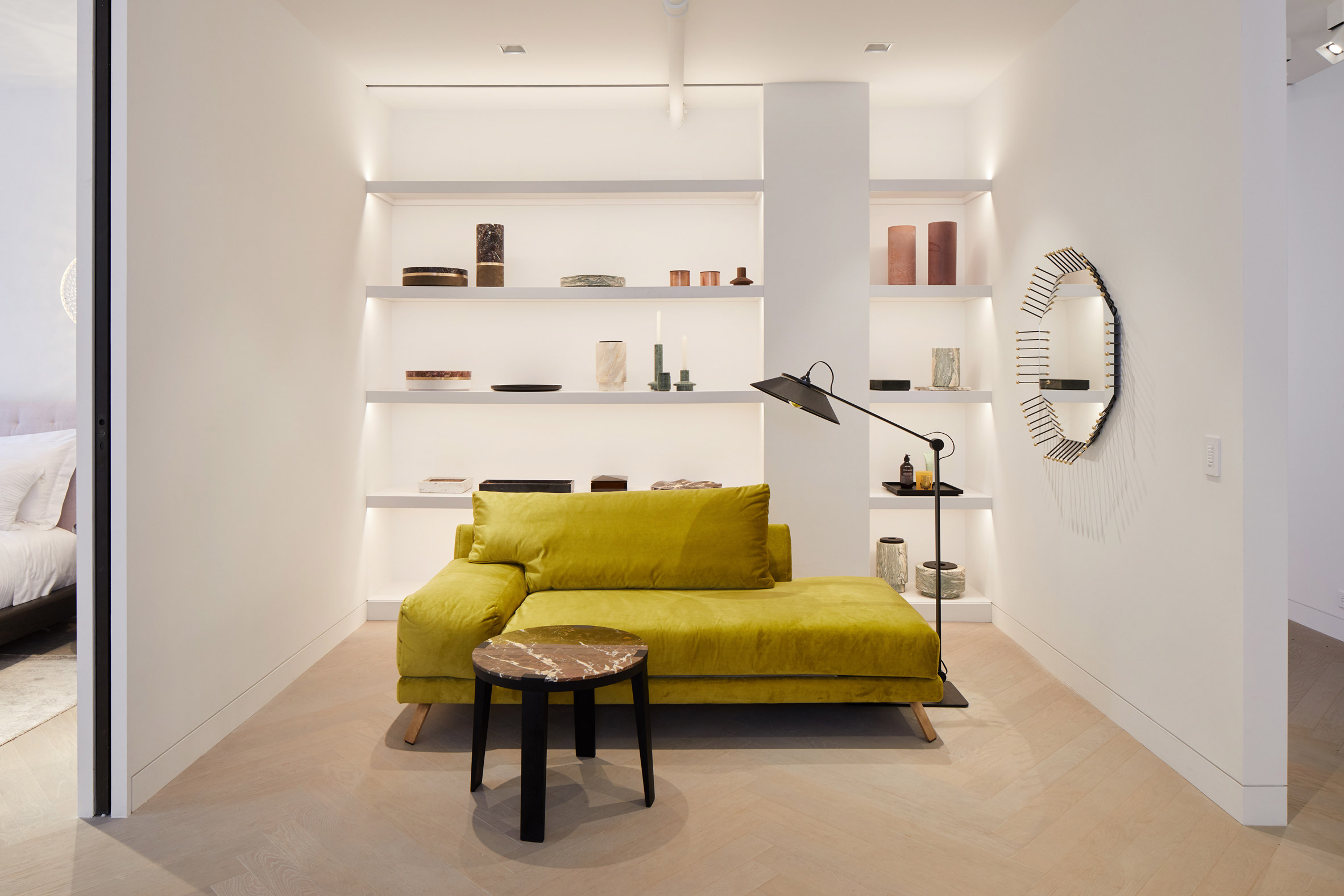 纽约曼哈顿 8A 公寓式设计展厅亮相,呈现豪华家居体验-11