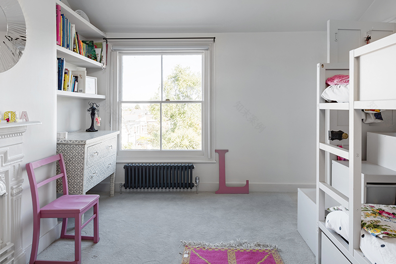 伦敦灰色调公寓的活力点缀-18