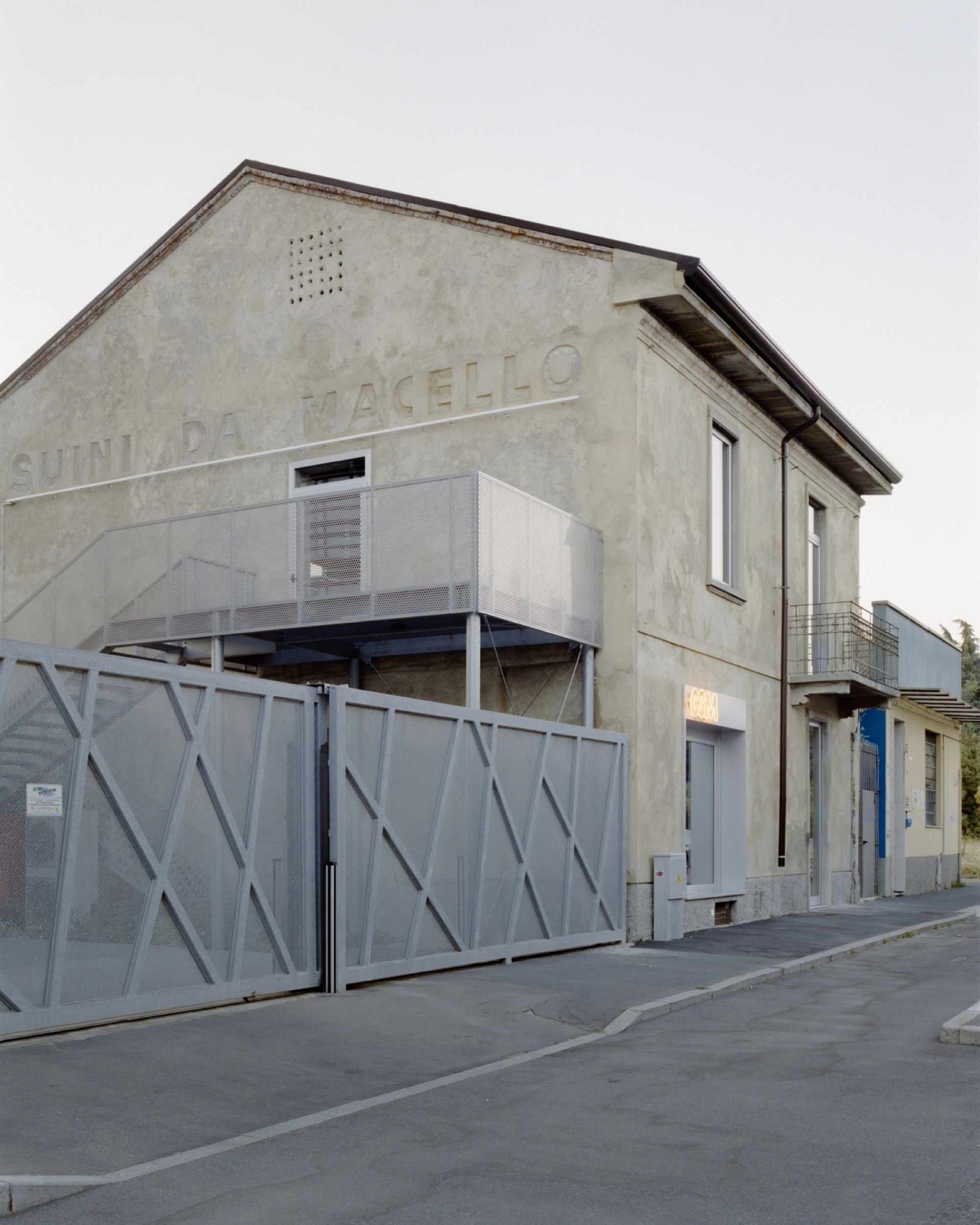 A Villa between Cyberpunk and Listening Bar / co.arch studio-12